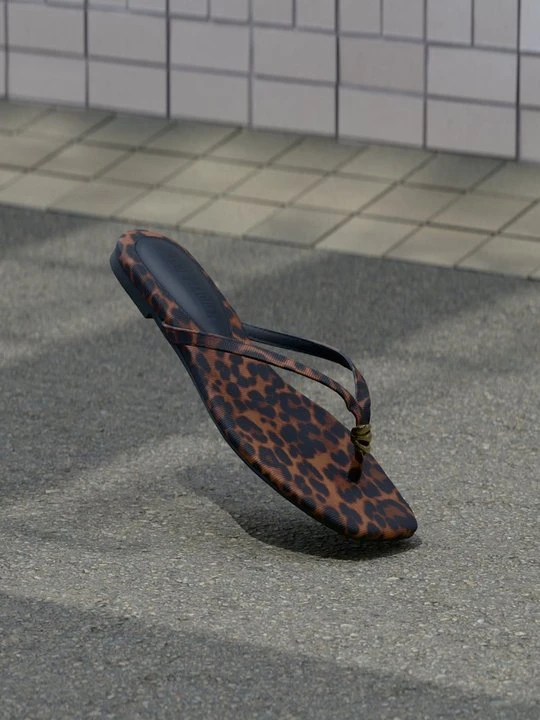 Zdjęcie produktu Sandały o fasonie japonek Steve Madden brązowy