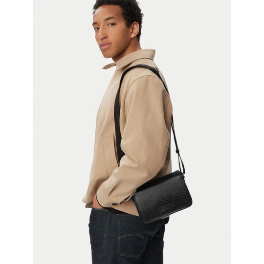 Zdjęcie produktu Saszetka Calvin Klein Emblem Aop Coated Small Flap Mes LV04D3396G Czarny