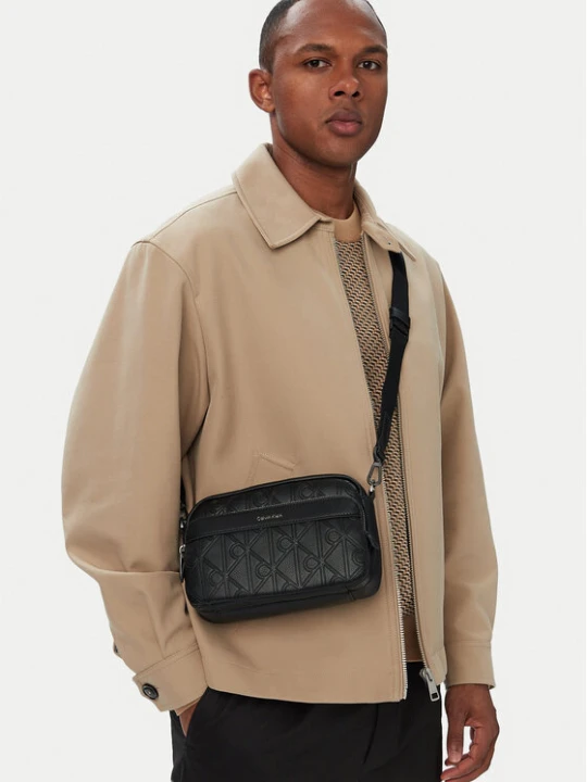 Zdjęcie produktu Saszetka Calvin Klein Emblem Aop Deboss Camera Bag LV04D3563G Czarny