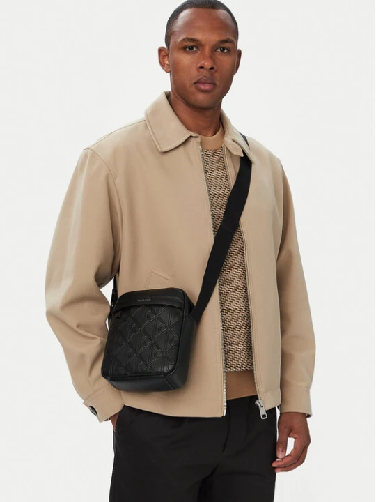 Zdjęcie produktu Saszetka Calvin Klein Emblem Aop Deboss Reporter LV04D3562G Czarny