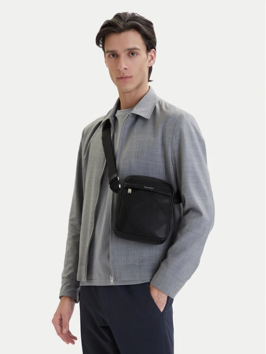Zdjęcie produktu Saszetka Calvin Klein Emblem Aop Emboss Reporter LV04D3331G Czarny