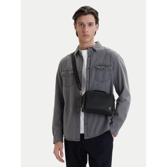 Zdjęcie produktu Saszetka Calvin Klein Emblem Hw Camera Bag LV04D3291G Czarny