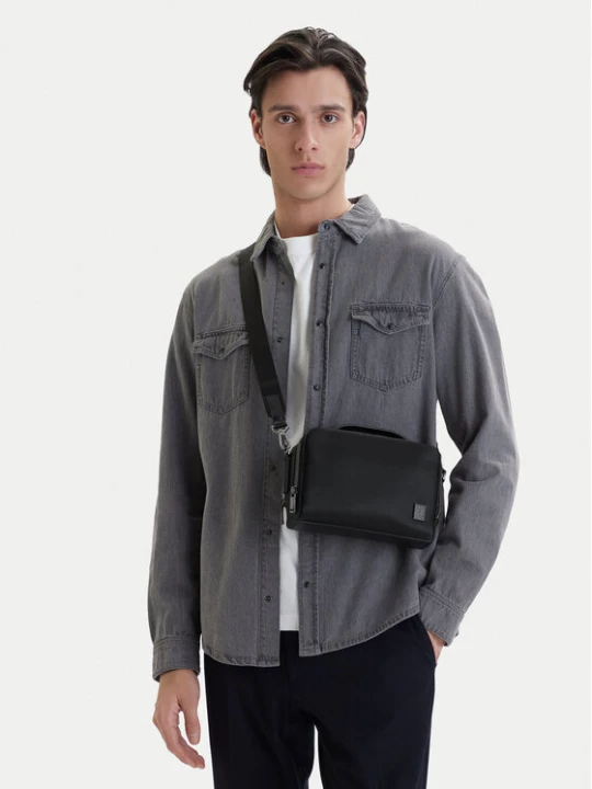 Zdjęcie produktu Saszetka Calvin Klein Emblem Hw Camera Bag LV04D3291G Czarny
