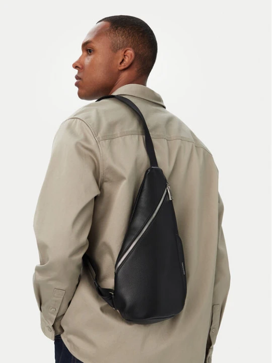 Zdjęcie produktu Saszetka Calvin Klein Raised Ns Sling LV04D3495G Czarny