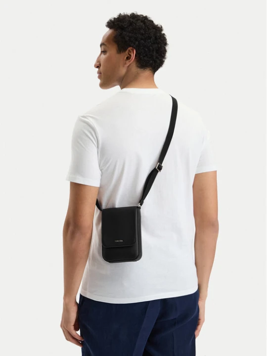 Zdjęcie produktu Saszetka Calvin Klein Raised Phone Crossbody LV04D1226G Czarny