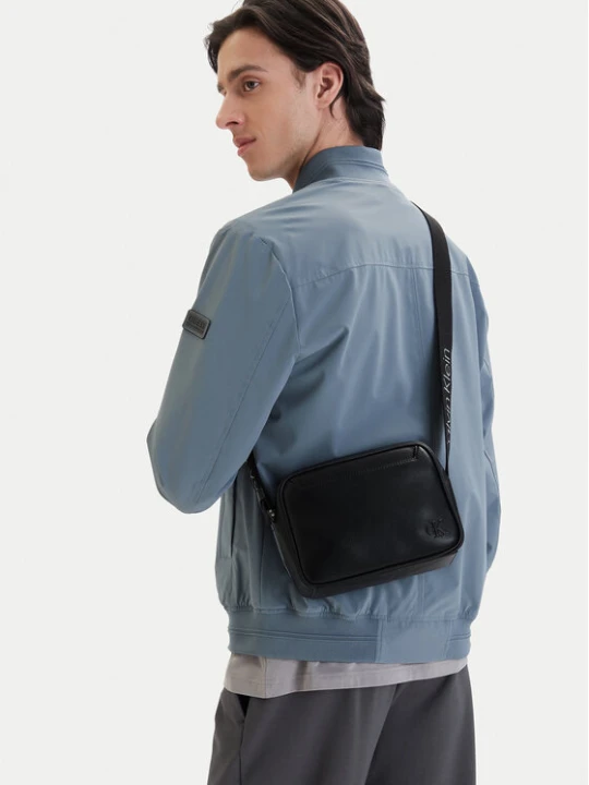 Zdjęcie produktu Saszetka Calvin Klein Webbing Strap Camera Bag LV04D3129G Czarny