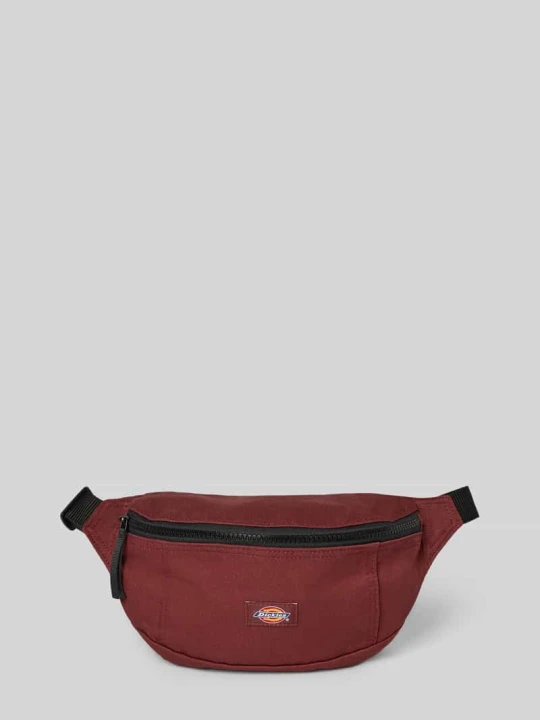 Zdjęcie produktu Saszetka nerka z detalem z logo Dickies Ciemnoczerwony