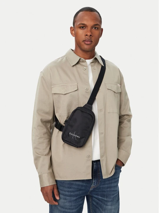 Zdjęcie produktu Saszetka piersiowa Calvin Klein Bold Phon Crossbody LV04D1263G Czarny