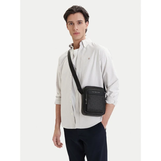 Zdjęcie produktu Saszetka Tommy Hilfiger Th Flag Monogram Mini Reporter AM0AM14138 Czarny