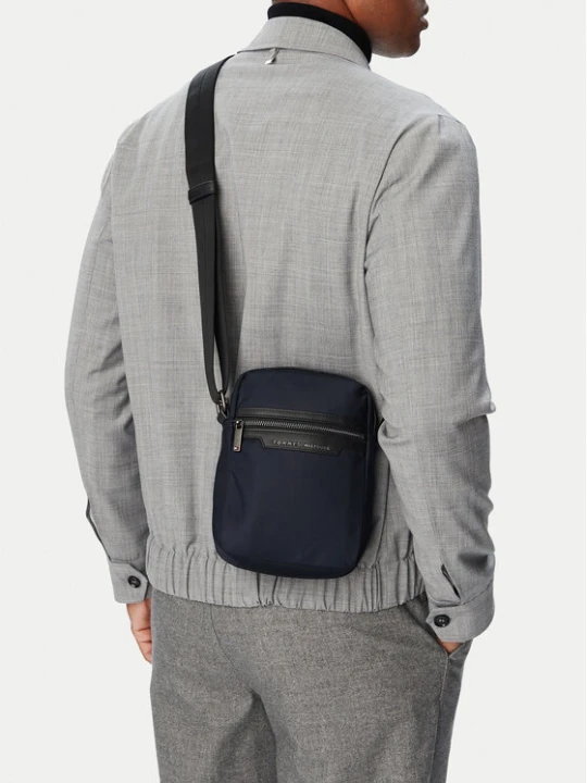 Zdjęcie produktu Saszetka Tommy Hilfiger Th Nylon Mini Reporter AM0AM14688 Granatowy