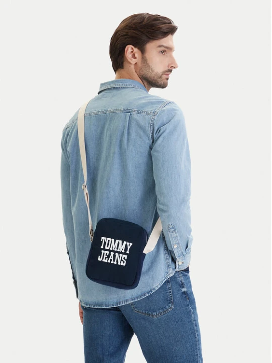 Zdjęcie produktu Saszetka Tommy Jeans Tjm Bold Varsity Reporter AM0AM14223 Granatowy