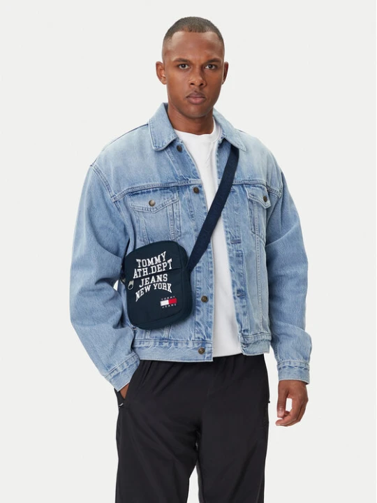 Zdjęcie produktu Saszetka Tommy Jeans Tjm Multi Graphic Reporter AM0AM13816 Granatowy