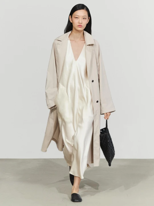 Zdjęcie produktu Satynowa Bieliźniana Sukienka Średniej Długości - Surowy - Massimo Dutti - Female