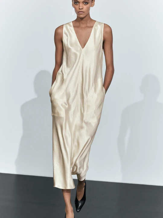 Zdjęcie produktu Satynowa Bieliźniana Sukienka Średniej Długości - Surowy - Massimo Dutti - Female