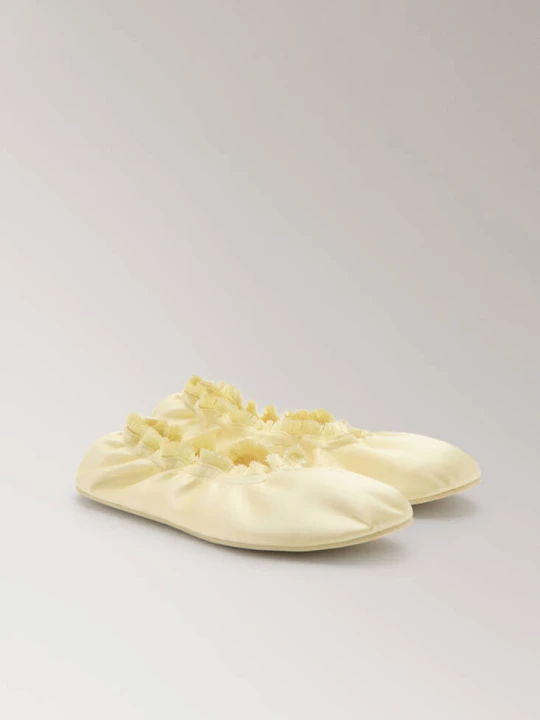 Zdjęcie produktu Satynowe balerinki z gumą pastelowy żółty - Kobieta - MANGO