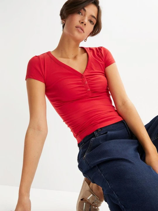 Zdjęcie produktu Shirt z plisą guzikową, z bawełny organicznej BonPrix czerwony