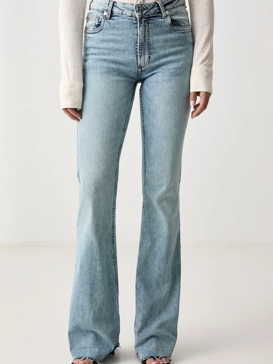 Zdjęcie produktu Silvian Heach jeansy flare damskie NALLURI niebieski