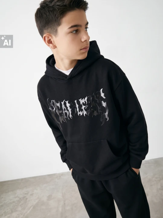 Zdjęcie produktu Sinsay - Bluza hoodie z metalicznym nadrukiem - czarny