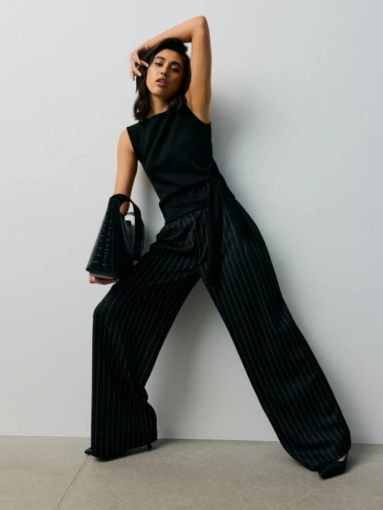 Zdjęcie produktu Sinsay - Eleganckie spodnie wide leg z zakładkami - czarny