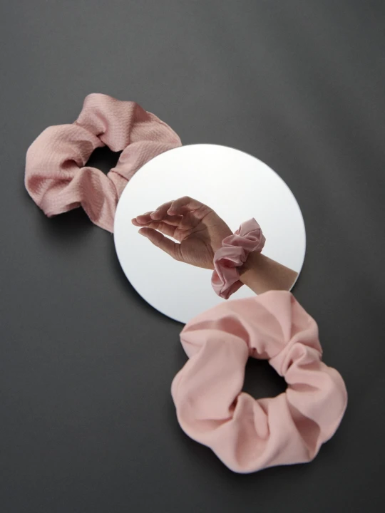 Zdjęcie produktu Sinsay - Gumki do włosów scrunchie 3 pack - różowy