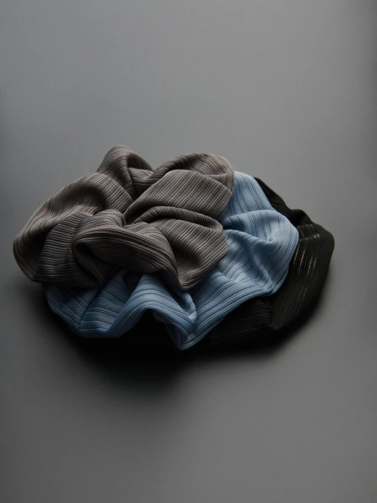 Zdjęcie produktu Sinsay - Gumki do włosów scrunchie 3 pack - wielobarwny