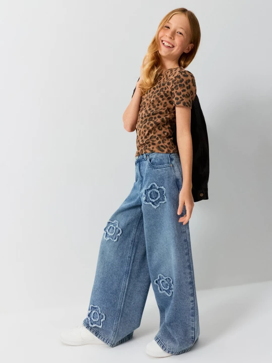 Zdjęcie produktu Sinsay - Jeansy wide leg z ozdobną aplikacją w kształcie kwiatów - niebieski