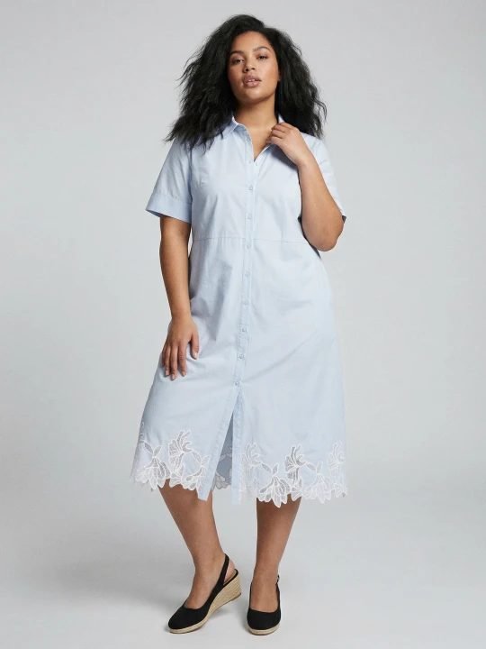 Zdjęcie produktu Sinsay - Koszulowa sukienka z haftowanym dołem Plus Size - błękitny