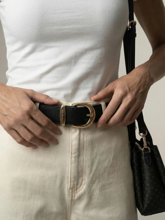 Zdjęcie produktu Sinsay - Pasek saffiano z metalową klamrą i grawerem S’atelier - czarny