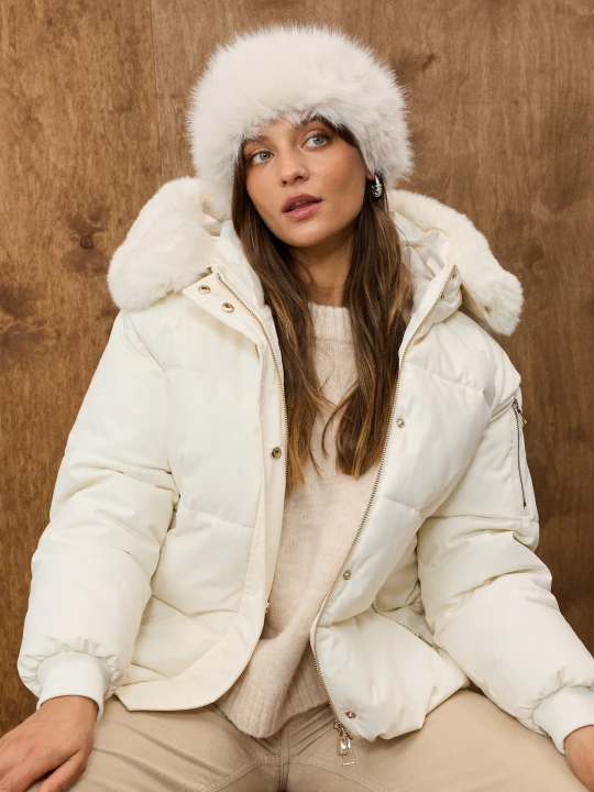 Zdjęcie produktu Sinsay - Pikowana kurtka puffer z kapturem i futerkiem - kremowy