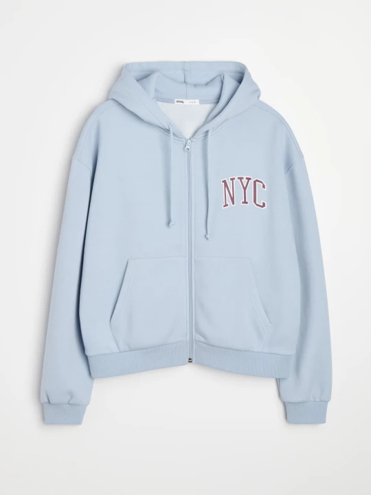 Zdjęcie produktu Sinsay - Rozpinana bluza hoodie z kieszeniami i napisem NYC - błękitny