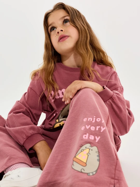 Zdjęcie produktu Sinsay - Spodnie dresowe wide leg Pusheen the Cat - czerwony