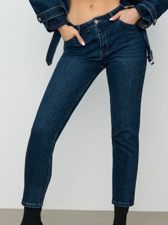 Zdjęcie produktu Sinsay - Spodnie jeansowe mom comfort fit - granatowy