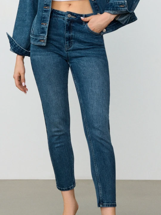 Zdjęcie produktu Sinsay - Spodnie jeansowe mom comfort fit - niebieski