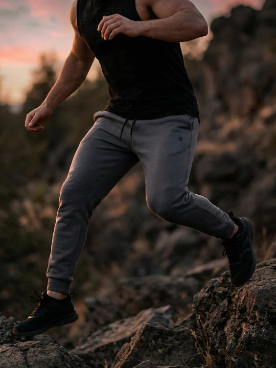 Zdjęcie produktu Sinsay - Spodnie tapered fit SNSY PERFORMANCE - szary
