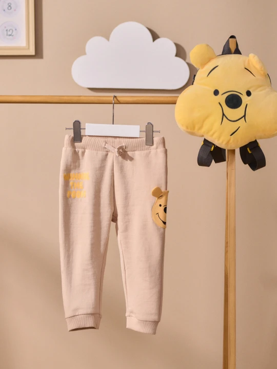 Zdjęcie produktu Sinsay - Spodnie z elementami 3D Winnie the Pooh - beżowy