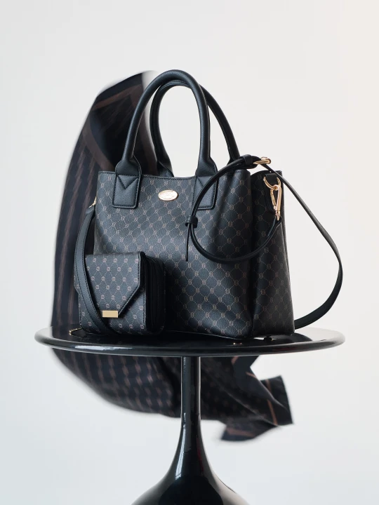 Zdjęcie produktu Sinsay - Torebka tote z imitacji skóry z monogramem - czarny