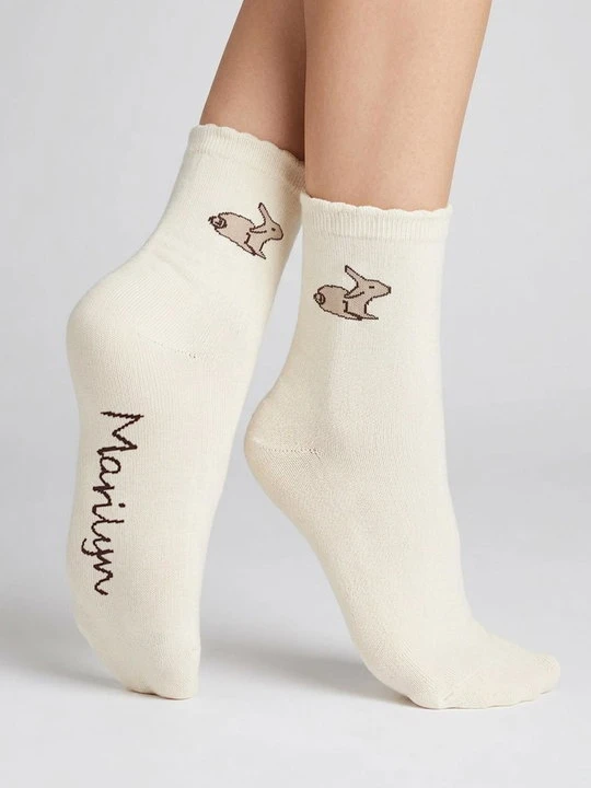 Zdjęcie produktu Skarpetki damskie bawełniane z wyszytym zajączkiem beżowe - SCP Bunny MARILYN
