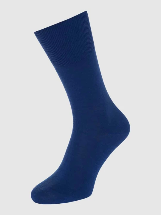 Zdjęcie produktu Skarpety z mieszanki żywej wełny model ‘Airport Sock’ Falke Królewski niebieski