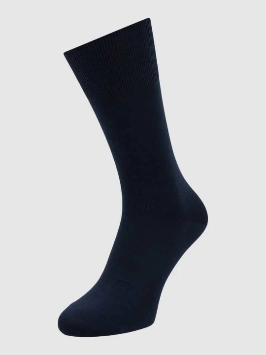 Zdjęcie produktu Skarpety z mieszanki żywej wełny model ‘Airport Sock’ Falke Ciemnoniebieski