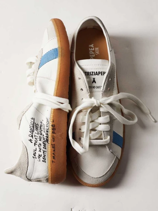 Zdjęcie produktu SKIN Sneakers ze skóry nappa z napisem Patrizia Pepe biały