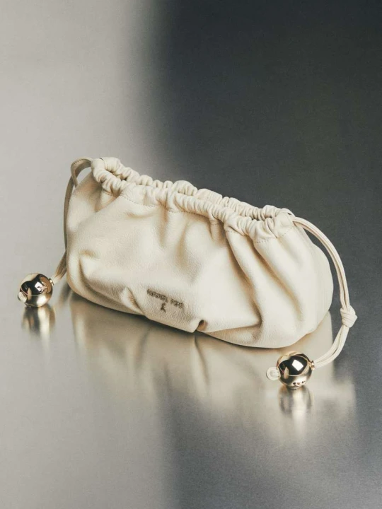 Zdjęcie produktu Skórzana kopertówka „Bubble" Small Patrizia Pepe biały
