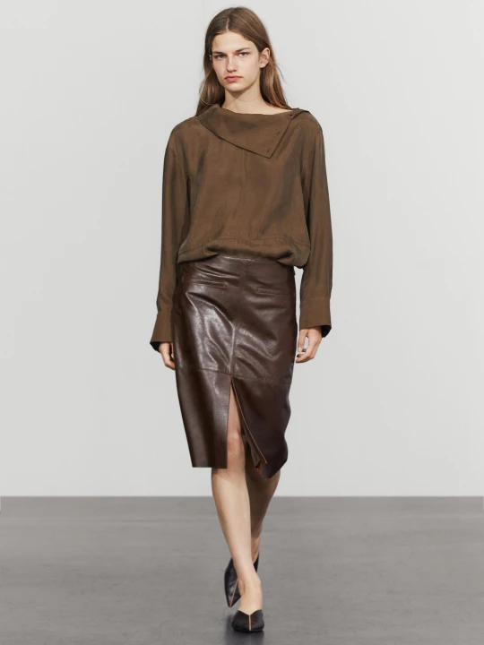 Zdjęcie produktu Skórzana Spódnica Midi Z Kieszeniami - Czekoladowy - Massimo Dutti - Female