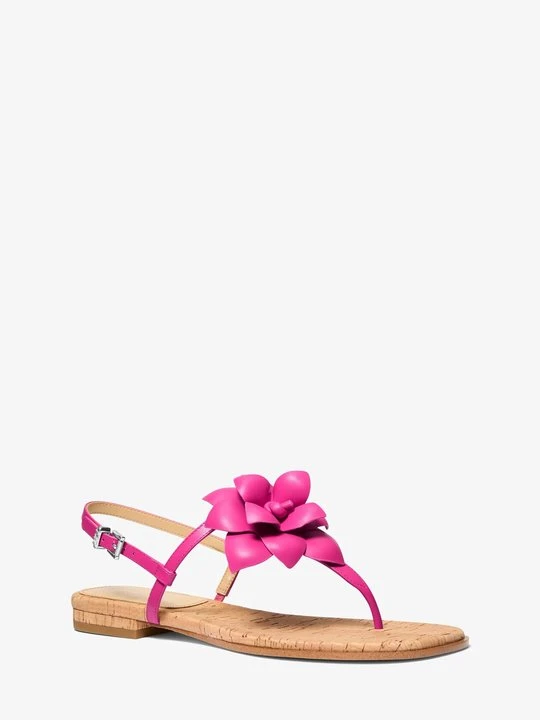 Zdjęcie produktu Skórzane sandały Jacie z kwiecistą ozdobą na pasku w kształcie litery T Michael Kors