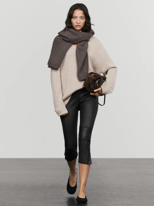 Zdjęcie produktu Skórzane Spodnie Capri - Czarny - Massimo Dutti - Female