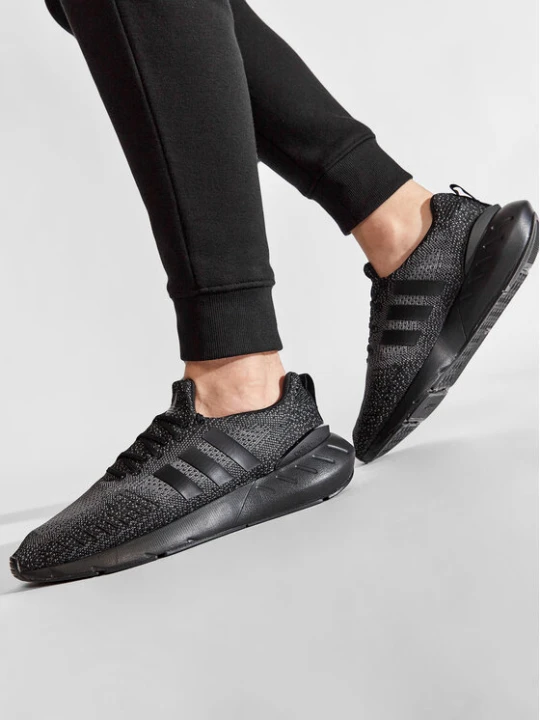 Zdjęcie produktu Sneakersy adidas Swift Run 22 GZ3500 Czarny