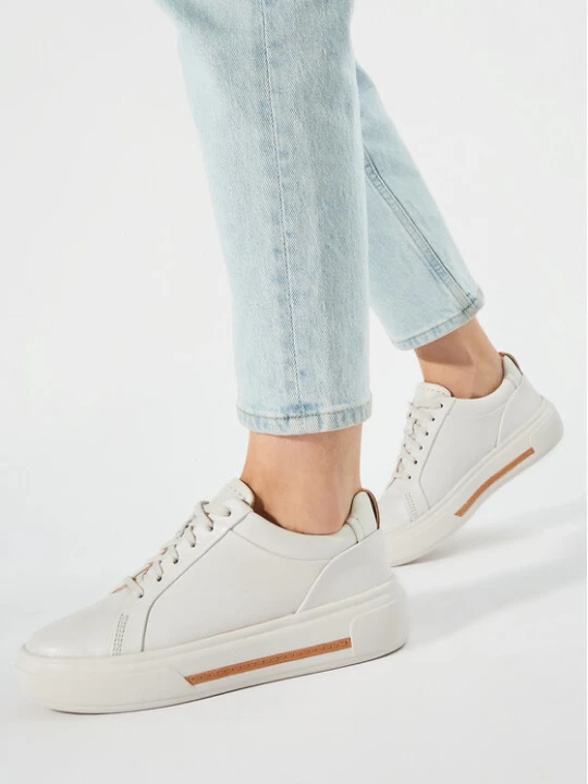 Zdjęcie produktu Sneakersy Clarks Hollyhock Walk 26176308 Biały