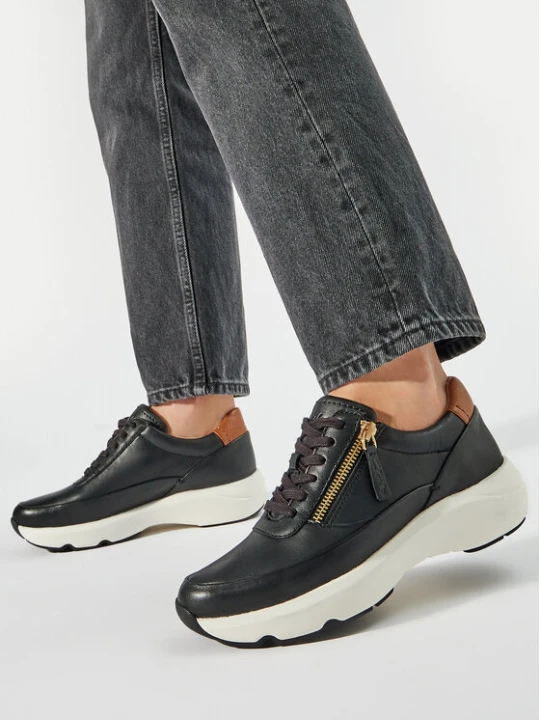 Zdjęcie produktu Sneakersy Clarks Tivoli Zip 26176648 Czarny