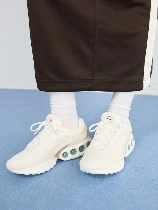 Zdjęcie produktu Sneakersy niskie Nike mleczny