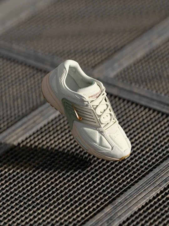 Zdjęcie produktu Sneakersy niskie Nike mleczny