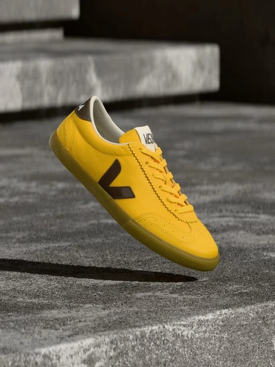 Zdjęcie produktu Sneakersy niskie Veja żółty